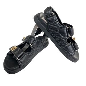 STEVE MADDEN JET BLACK QUILTED DESIGN STRAP SANDALS W/TURN LOCK FASTENERS